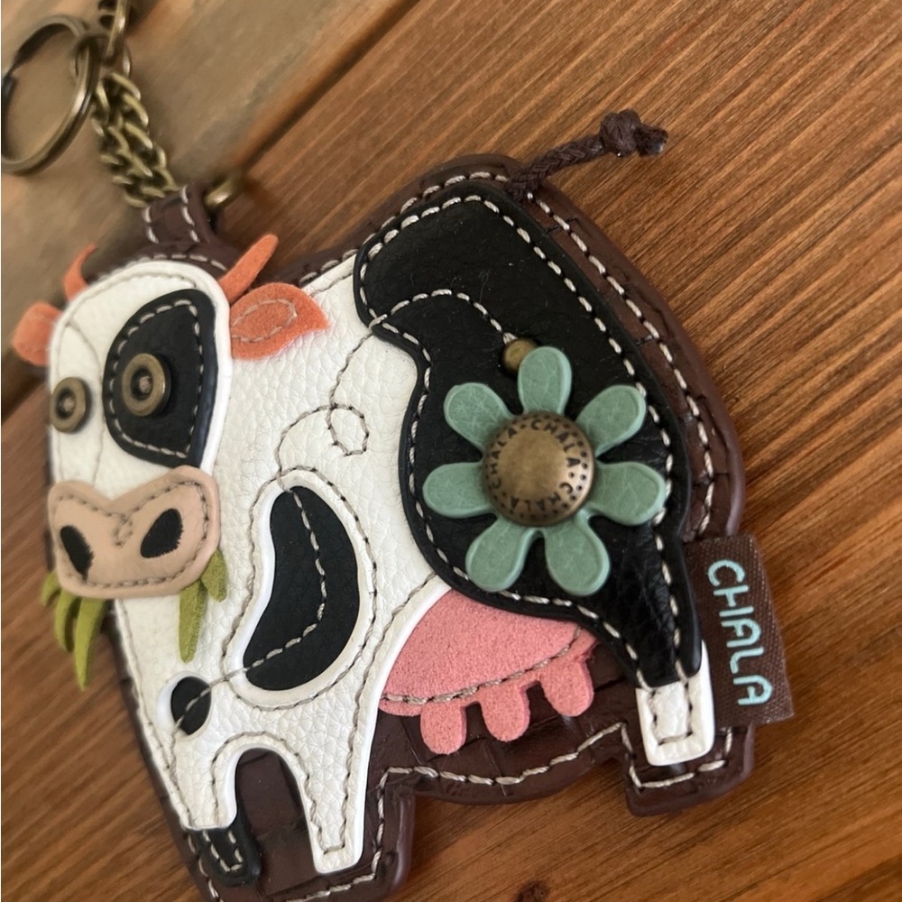 Chala Cow Keychain with Floral Detail - Picture 2 of 4